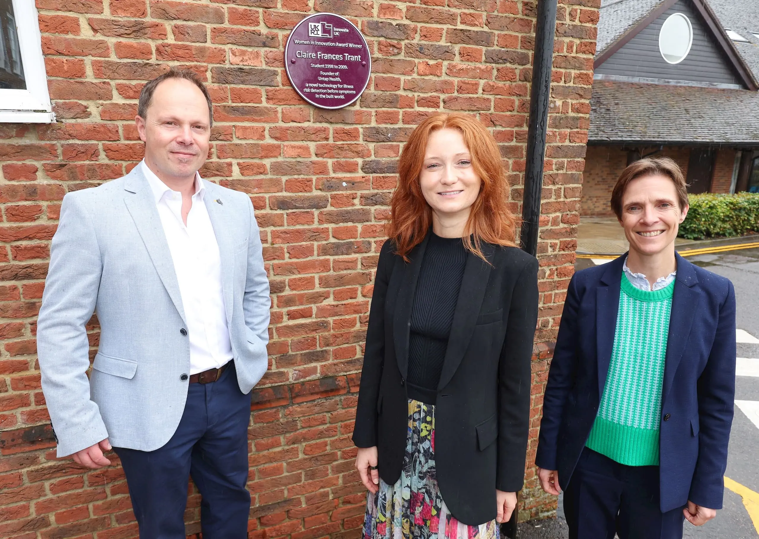 Former St Swithun’s student unveils purple plaque for women in innovation award